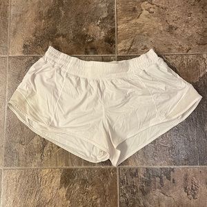 White Lululemon Hotty Hot 2.5 in shorts